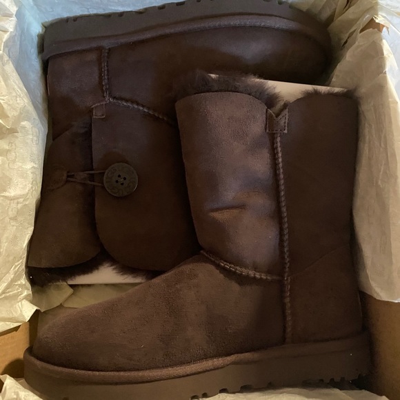 UGG Shoes - BRAND NEW! AUTHENTIC UGG bailey button short boots
